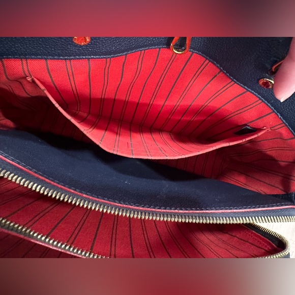 💙BLUE EMPREINTE💙Louis Vuitton Montaigne empreinte with strap - Picture 3 of 15